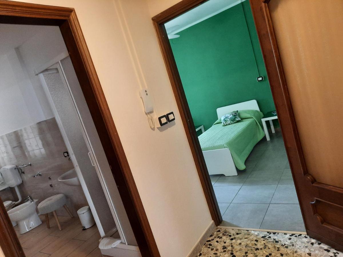 Calosso Locanda Della Luna Rossa מראה חיצוני תמונה