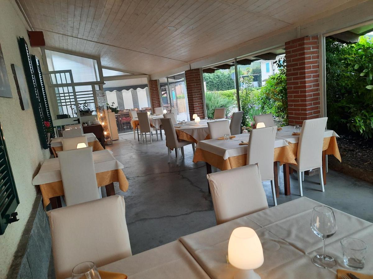 Calosso Locanda Della Luna Rossa מראה חיצוני תמונה
