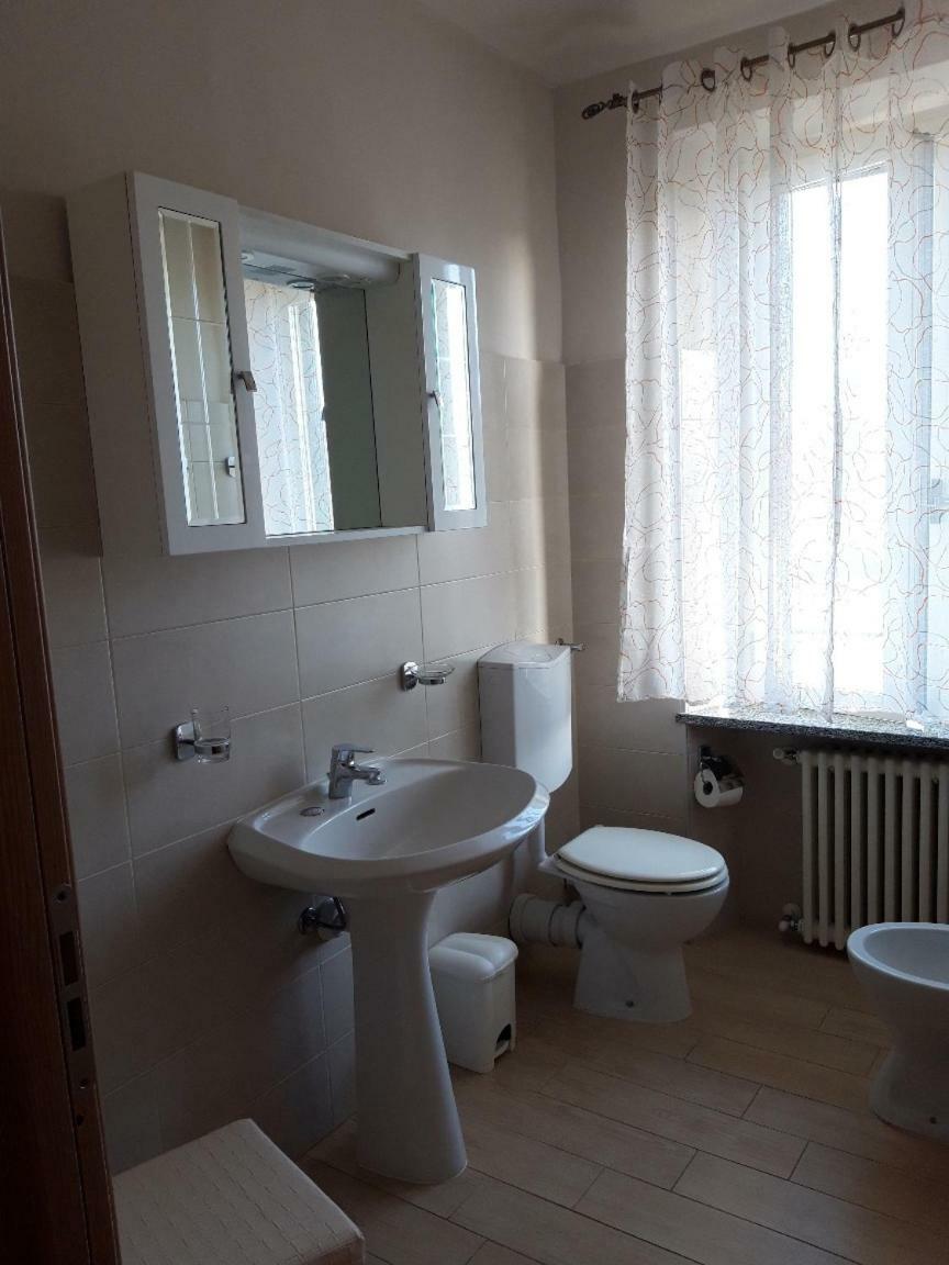 Calosso Locanda Della Luna Rossa מראה חיצוני תמונה