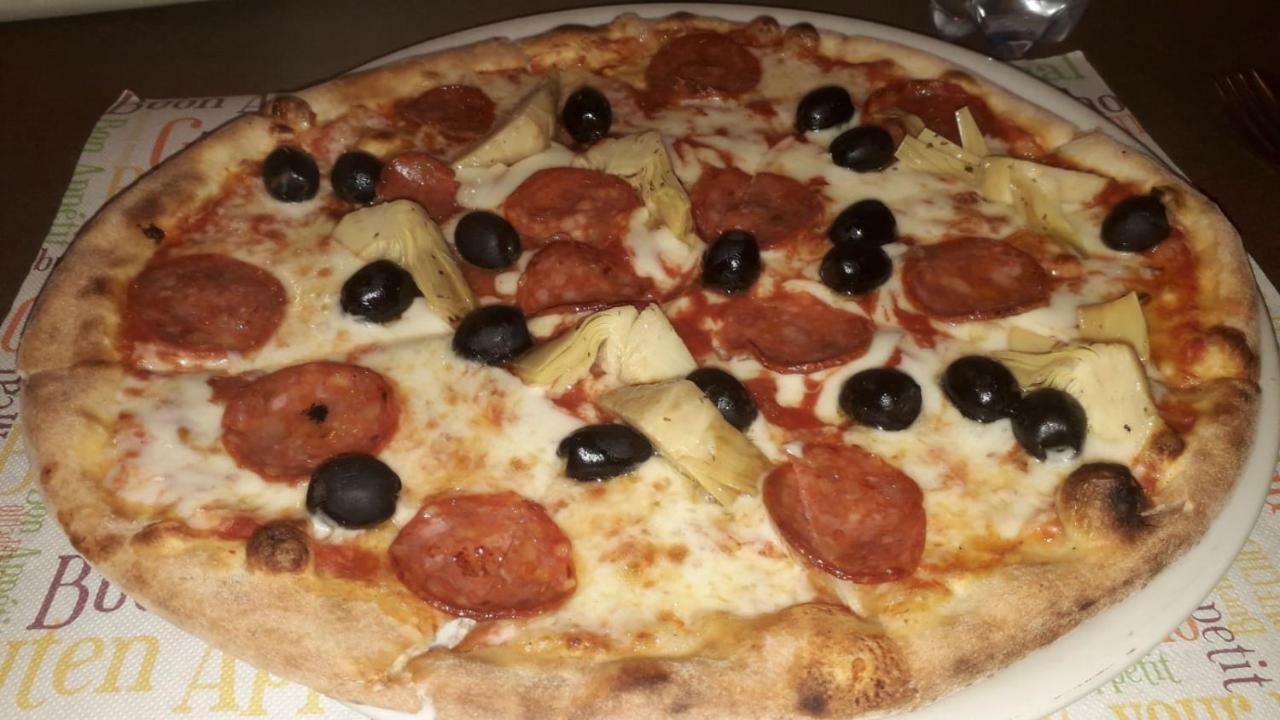 Calosso Locanda Della Luna Rossa מראה חיצוני תמונה